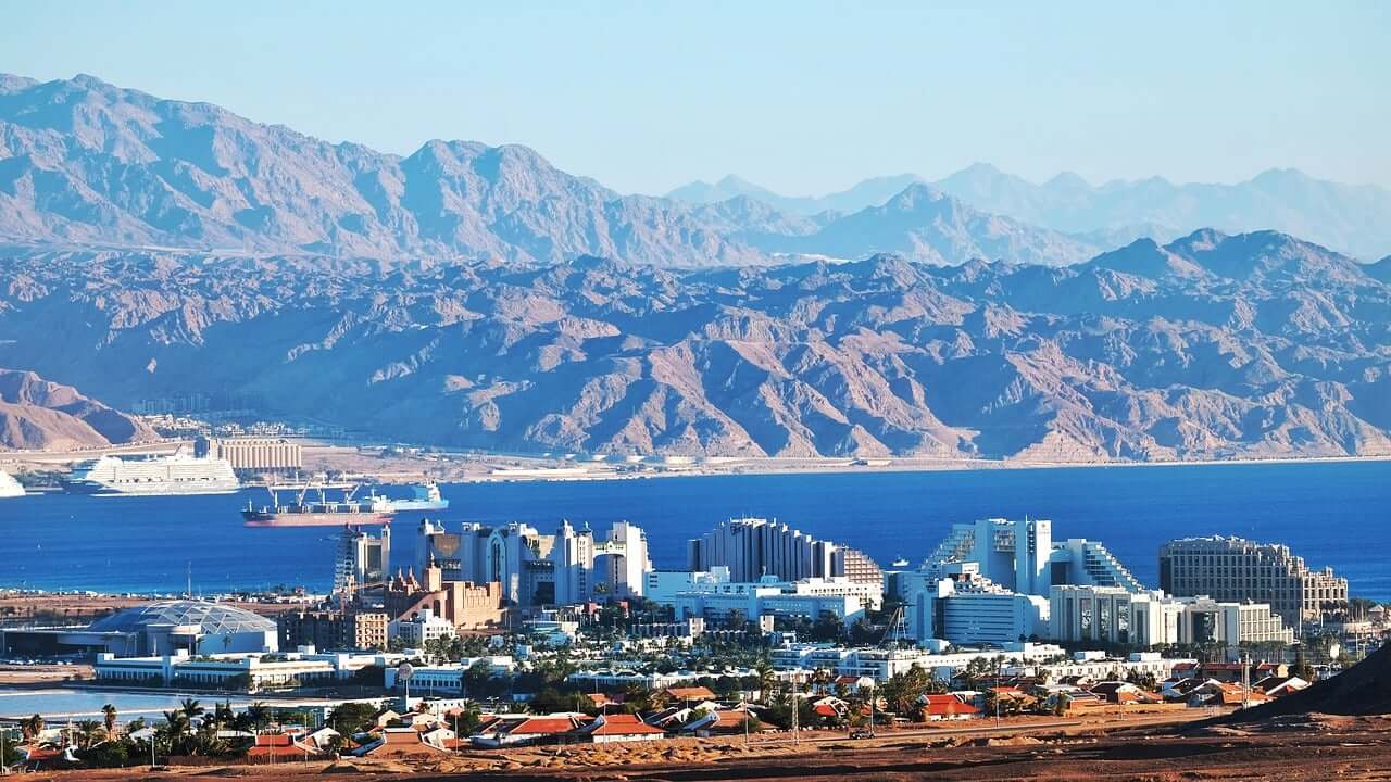 Eilat preparing for a visit to a water park